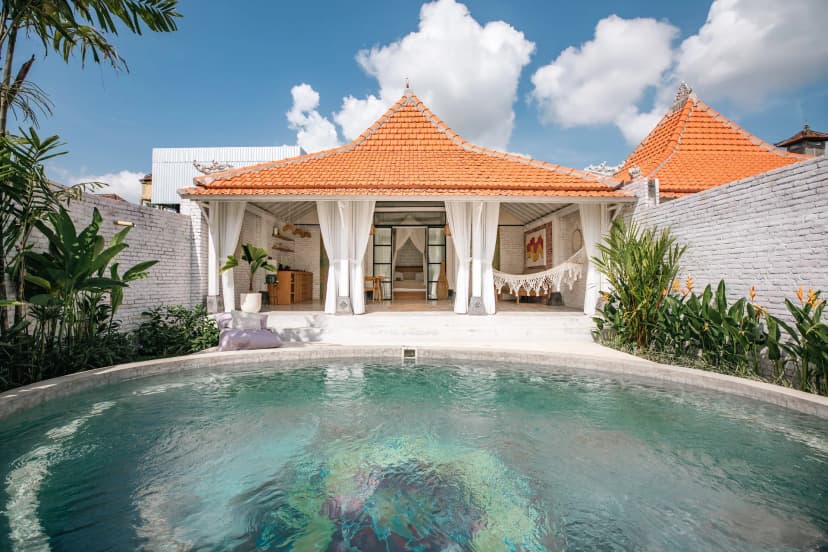 Villa Delapan — Boho chic villa with pool & bathtub