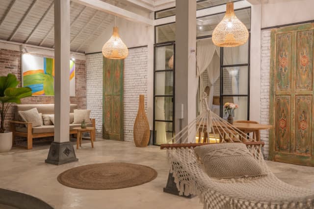 Villa Dua interior and grounds, photo 2 of 12