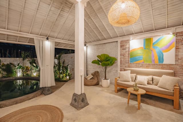 Villa Dua interior and grounds, photo 3 of 12