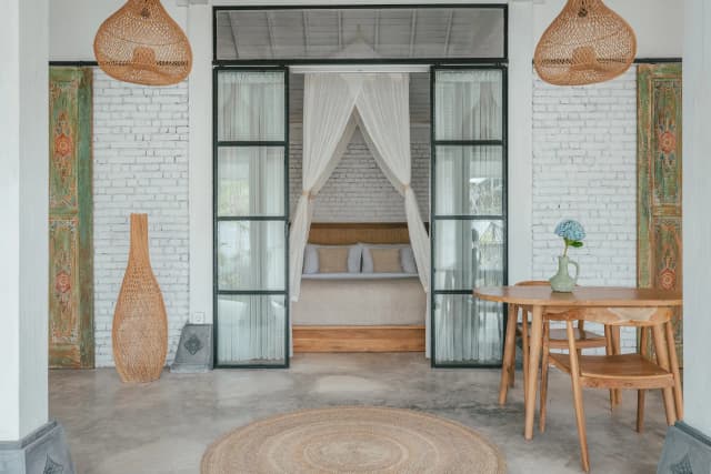 Villa Dua interior and grounds, photo 7 of 12
