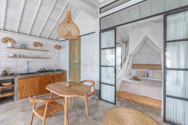 Villa Enam interior and grounds, photo 7 of 12