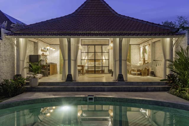 Villa Enam, Trendy villa with pool & outdoor bathtub